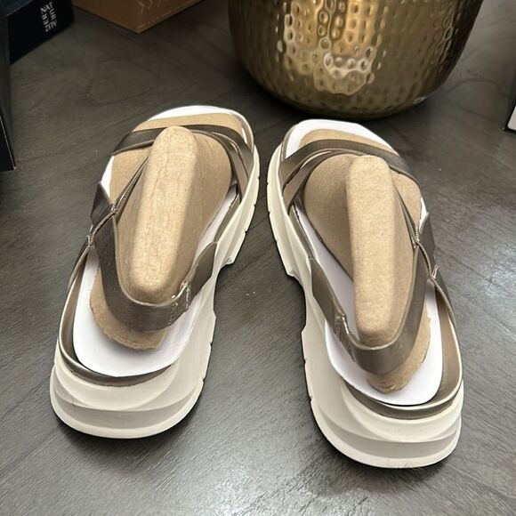 Naturalize Warm Silver Jubalee Sandal - Picture 6 of 9